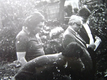 Stojící Jiří Doležal, paní Bozsingová, Franz Bozsing, Ivan Milt.