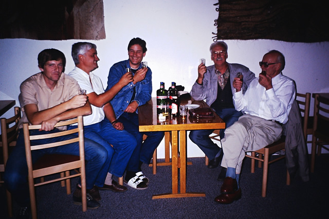 Sjezd Gymn. 1991 zleva Tomáš Hradil, IM, kaktusář z USA, Paul Holzer, kaktusář z Rakouska